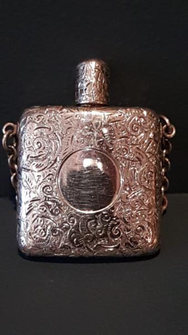 Superb Victorian Silver Travelling Scent Bottle - Image 4