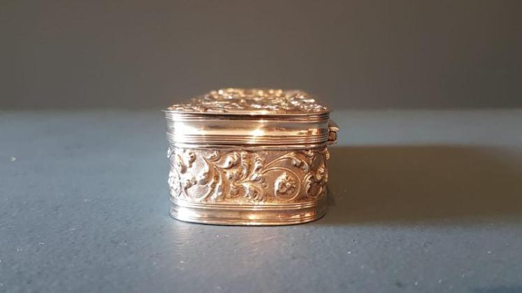 Fine Quality Victorian Silver Table Box  - Image 2