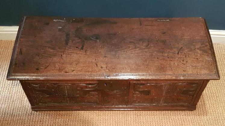 Outstanding Early Oak Six Plank Coffer  - Image 7