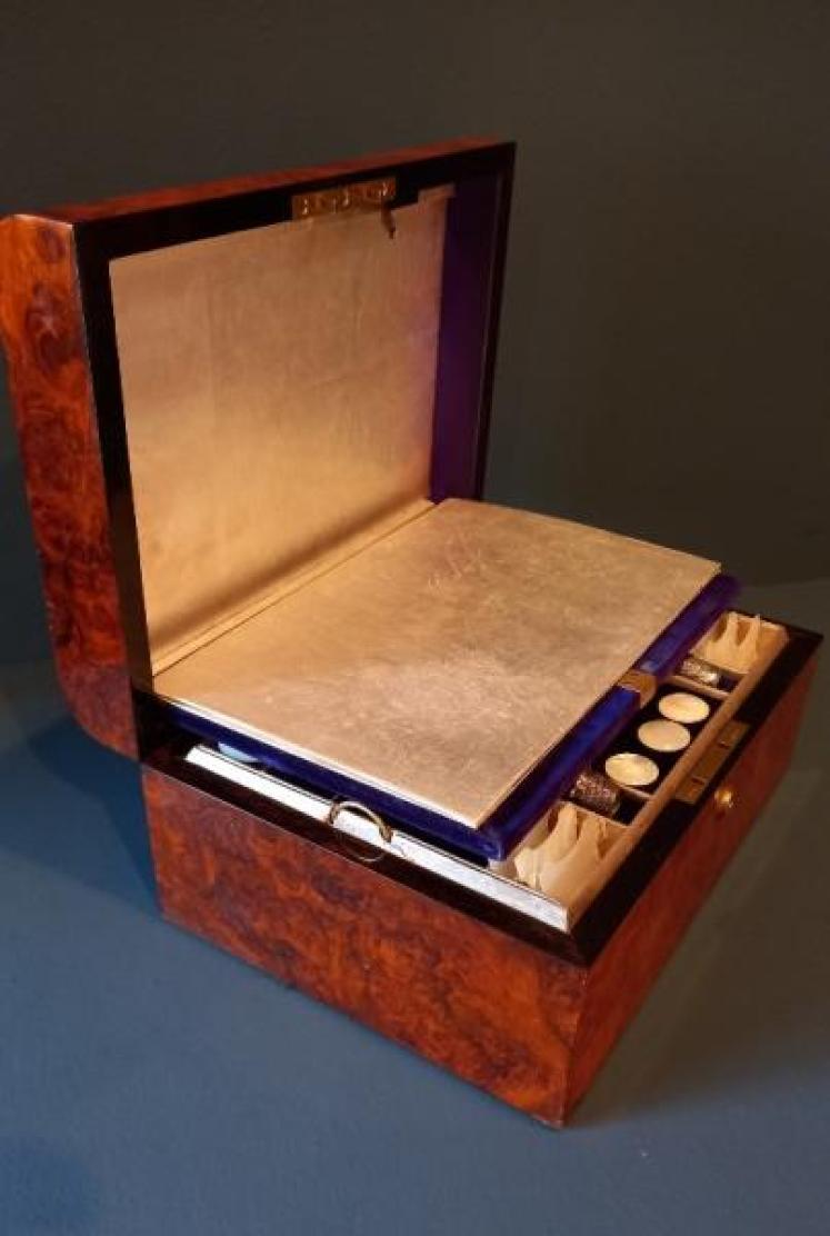 Fine Early Victorian Burr Walnut Sewing Box - Image 6