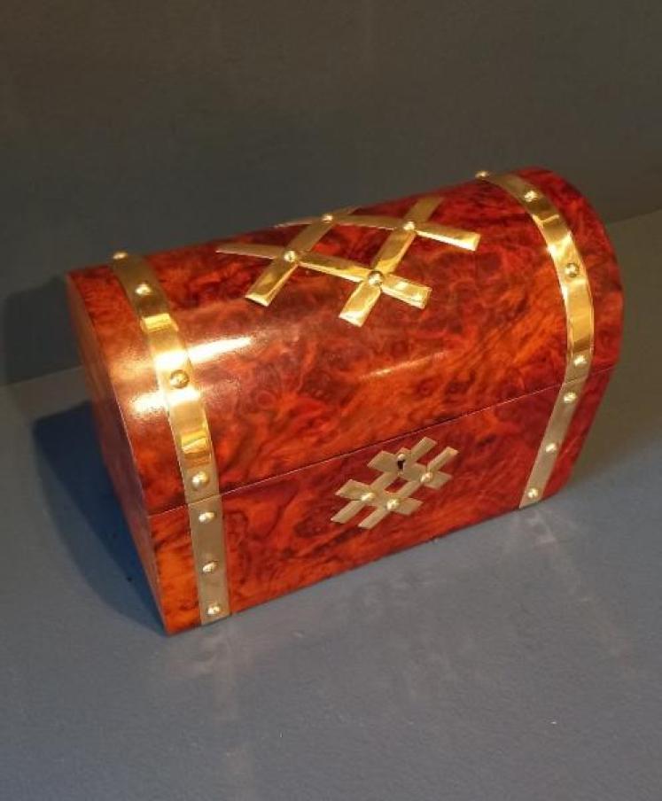 Mid Victorian Burr Walnut Tea Caddy - Image 1