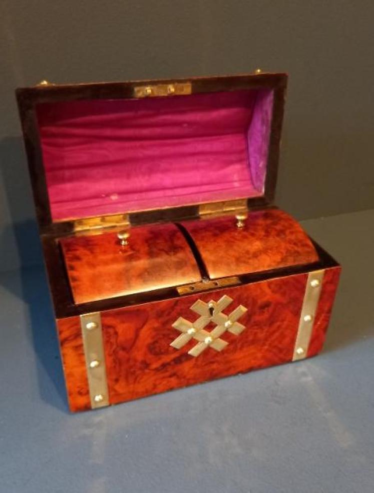 Mid Victorian Burr Walnut Tea Caddy - Image 3
