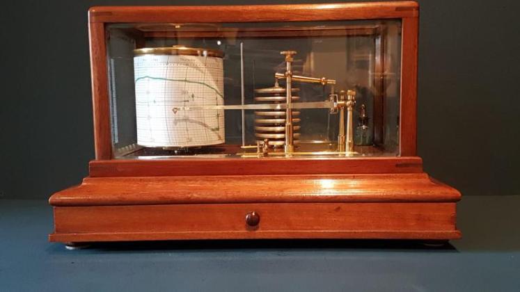 Edwardian Walnut Barograph by Chadburns  - Image 2