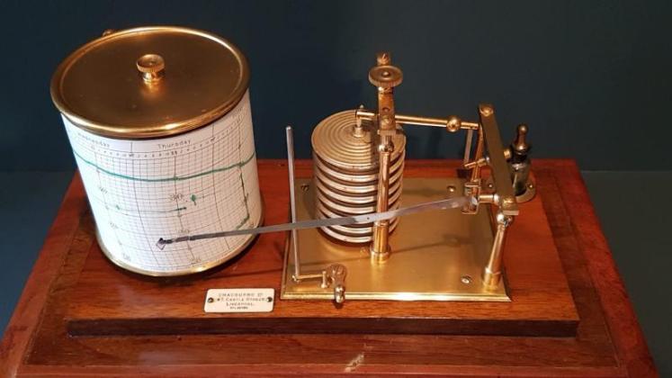 Edwardian Walnut Barograph by Chadburns  - Image 3