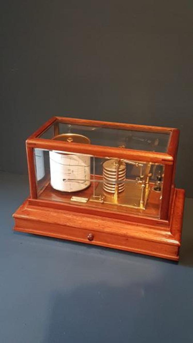 Edwardian Walnut Barograph by Chadburns  - Image 5