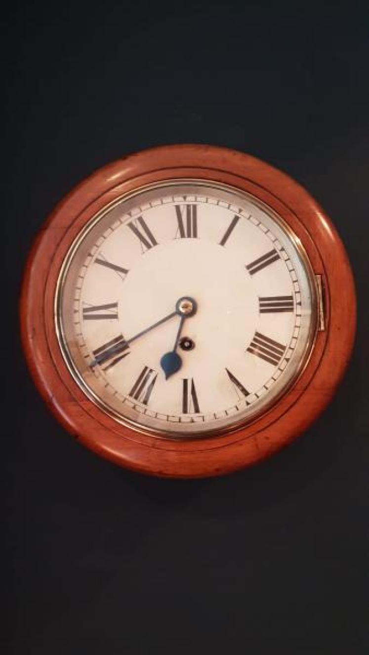 Small Victorian Walnut Cased Fusee Dial Clock - Image 1
