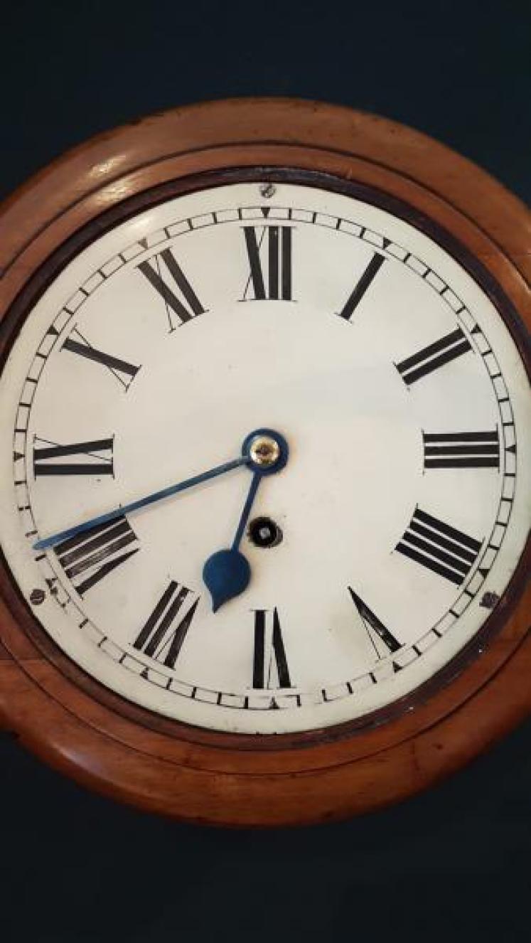 Small Victorian Walnut Cased Fusee Dial Clock - Image 3