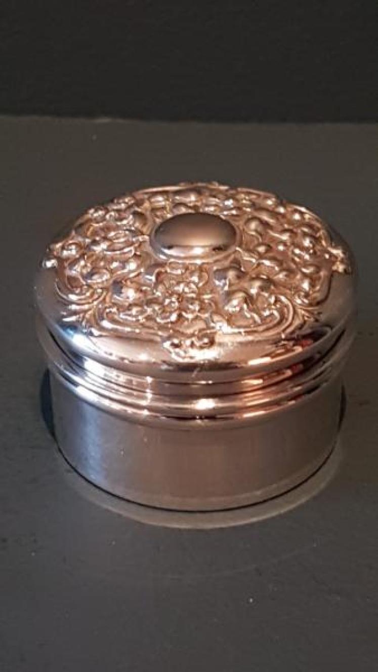 Victorian Silver Floral Design Pill Box - Image 1