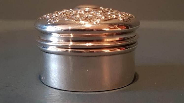 Victorian Silver Floral Design Pill Box - Image 2