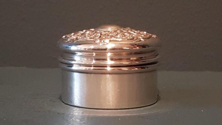 Victorian Silver Floral Design Pill Box - Image 6