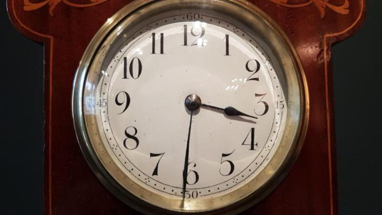 Fine Quality Inlaid Mahogany Mantel Clock - Image 3