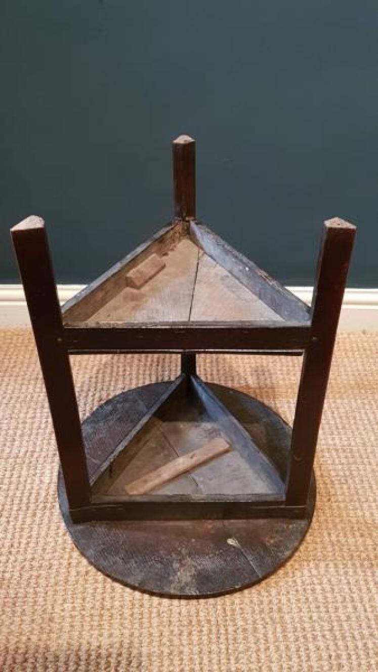 Period Oak Small Proportioned Cricket Table - Image 5