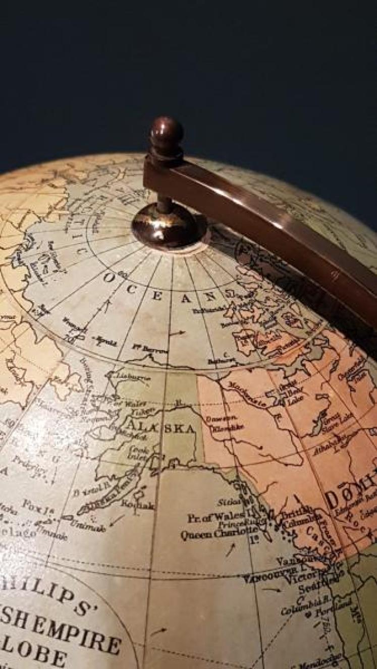 1930's Philips 8" Terrestrial Globe - Image 4