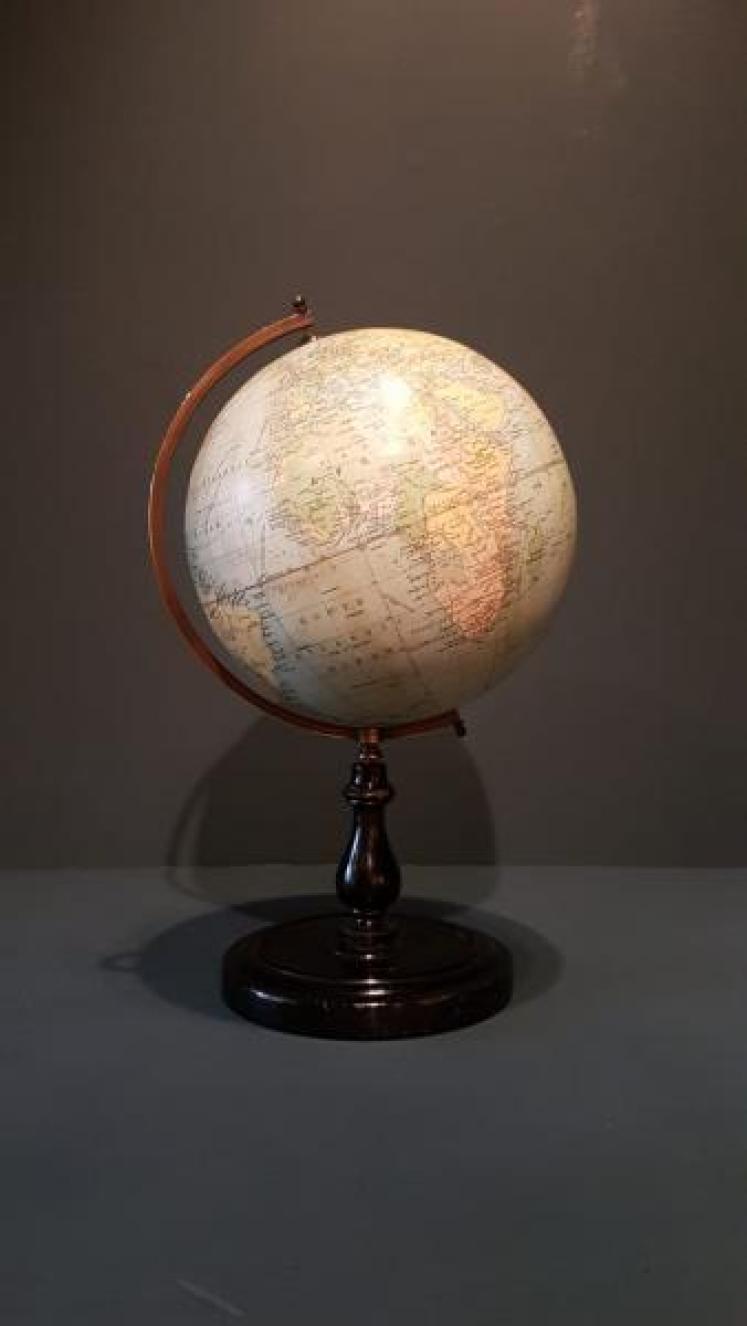 1930's Philips 8" Terrestrial Globe - Image 7