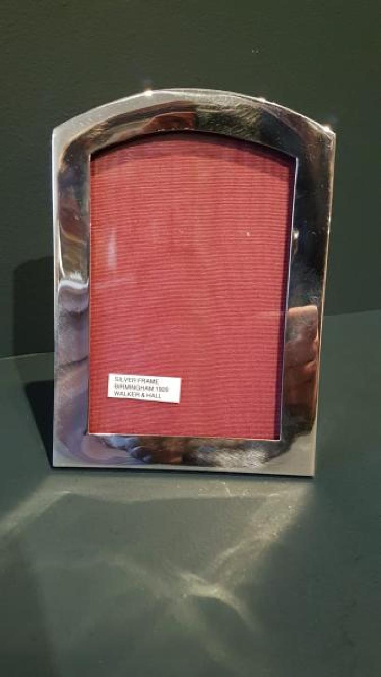 George V Silver Photo Frame by Walker & Hall - Image 1