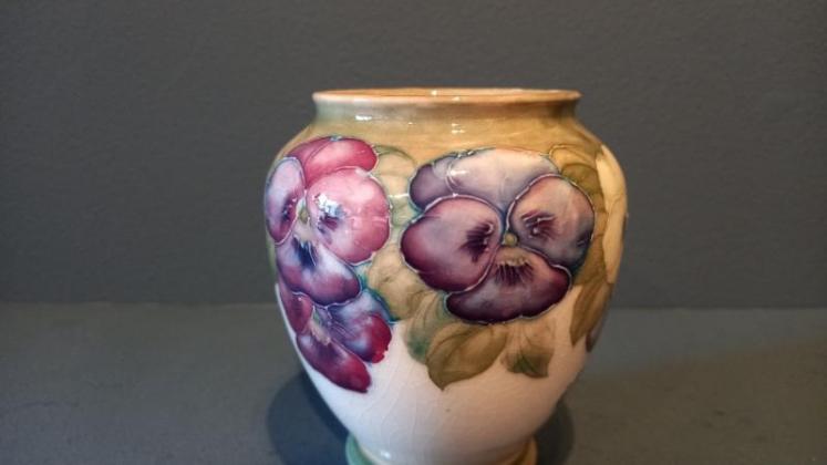 Rare McIntyre Moorcroft Pansy on White Ground Vase - Image 7