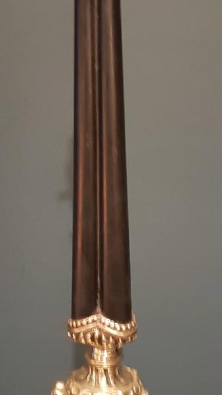 Late Victorian Decorative Brass and Cast Iron Table Lamp - Image 3