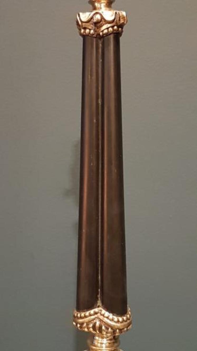 Late Victorian Decorative Brass and Cast Iron Table Lamp - Image 5