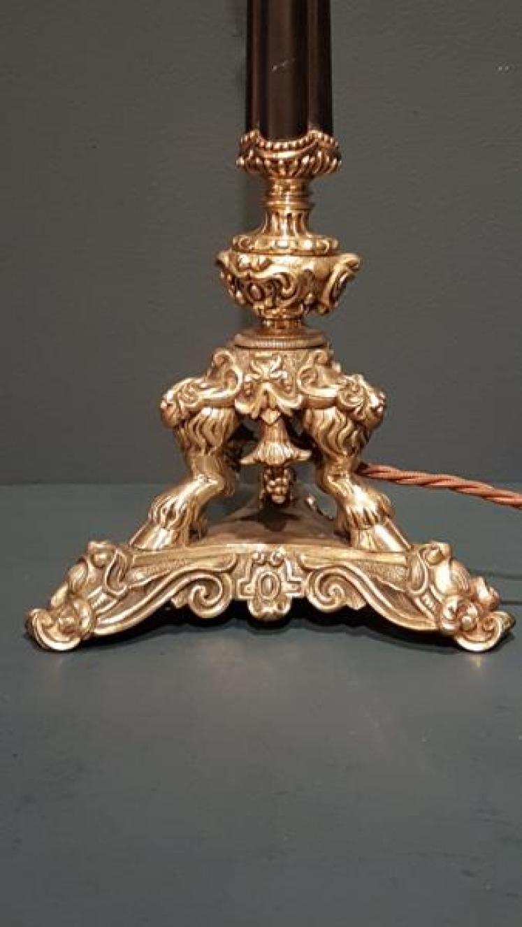 Late Victorian Decorative Brass and Cast Iron Table Lamp - Image 6