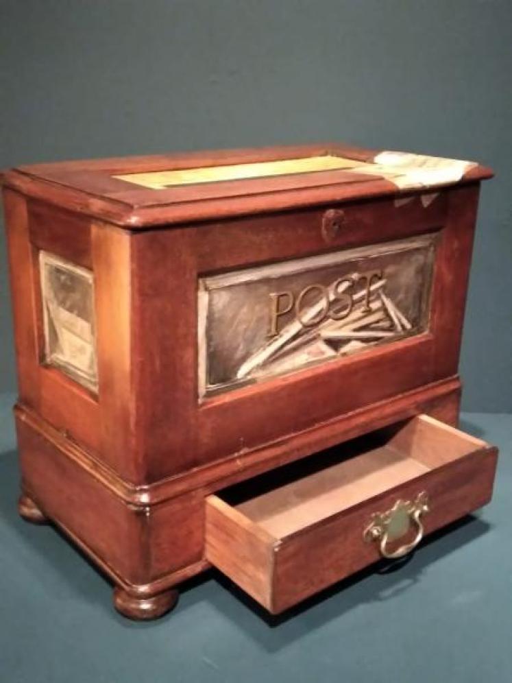 Unusual Victorian Painted Mahogany Post Box - Image 3