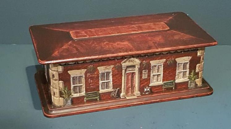 Victorian Oak Painted Country House Box - Image 1