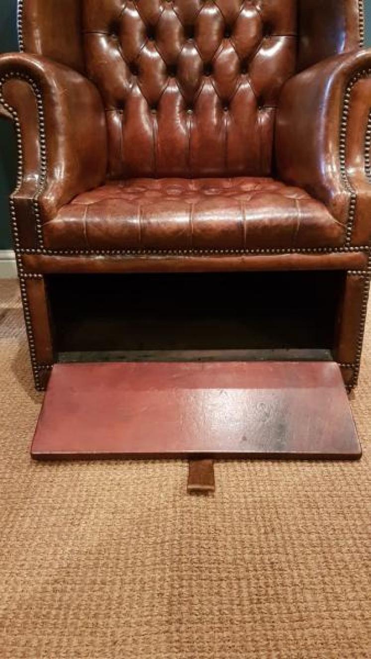 Outstanding Edwardian Leather Porters Chair - Image 3