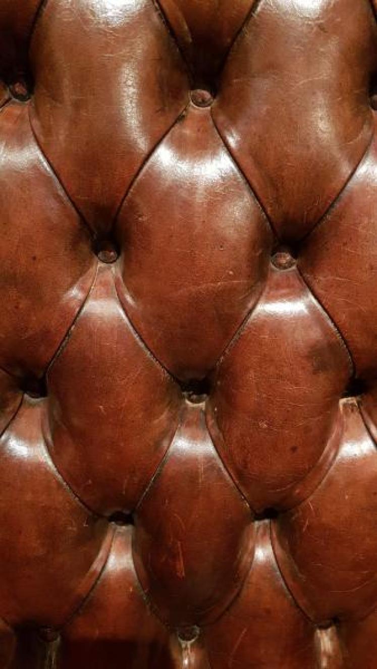 Outstanding Edwardian Leather Porters Chair - Image 5