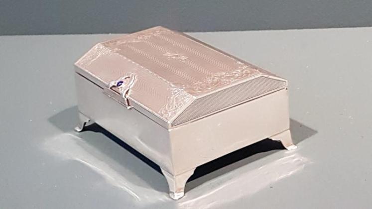 Fine Quality Walker and Hall Silver Jewel Box - Image 2