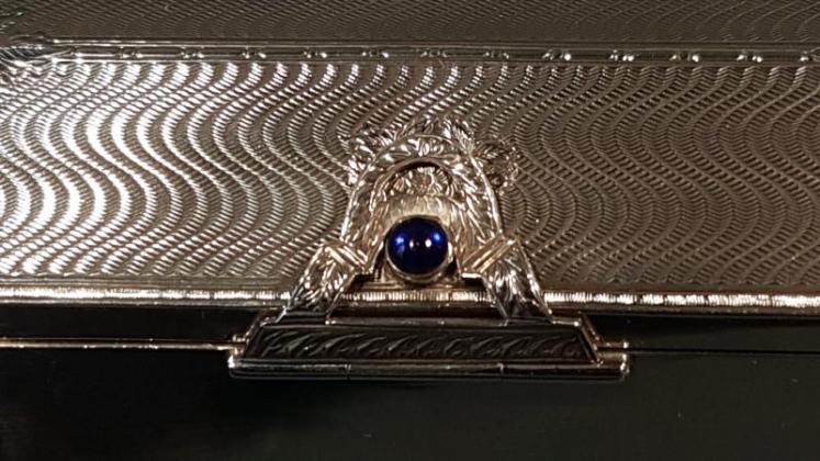 Fine Quality Walker and Hall Silver Jewel Box - Image 3