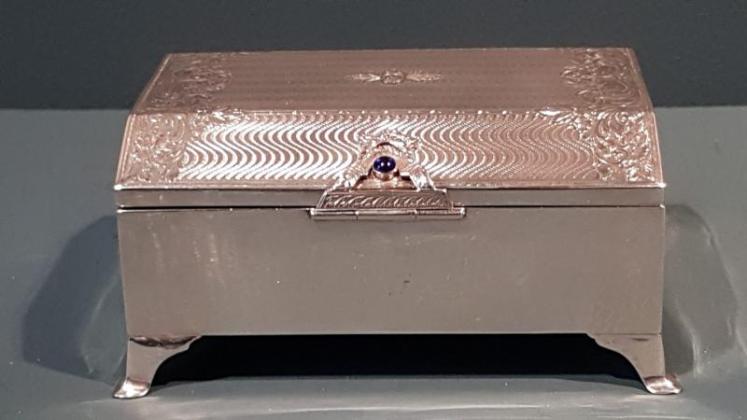 Fine Quality Walker and Hall Silver Jewel Box - Image 7