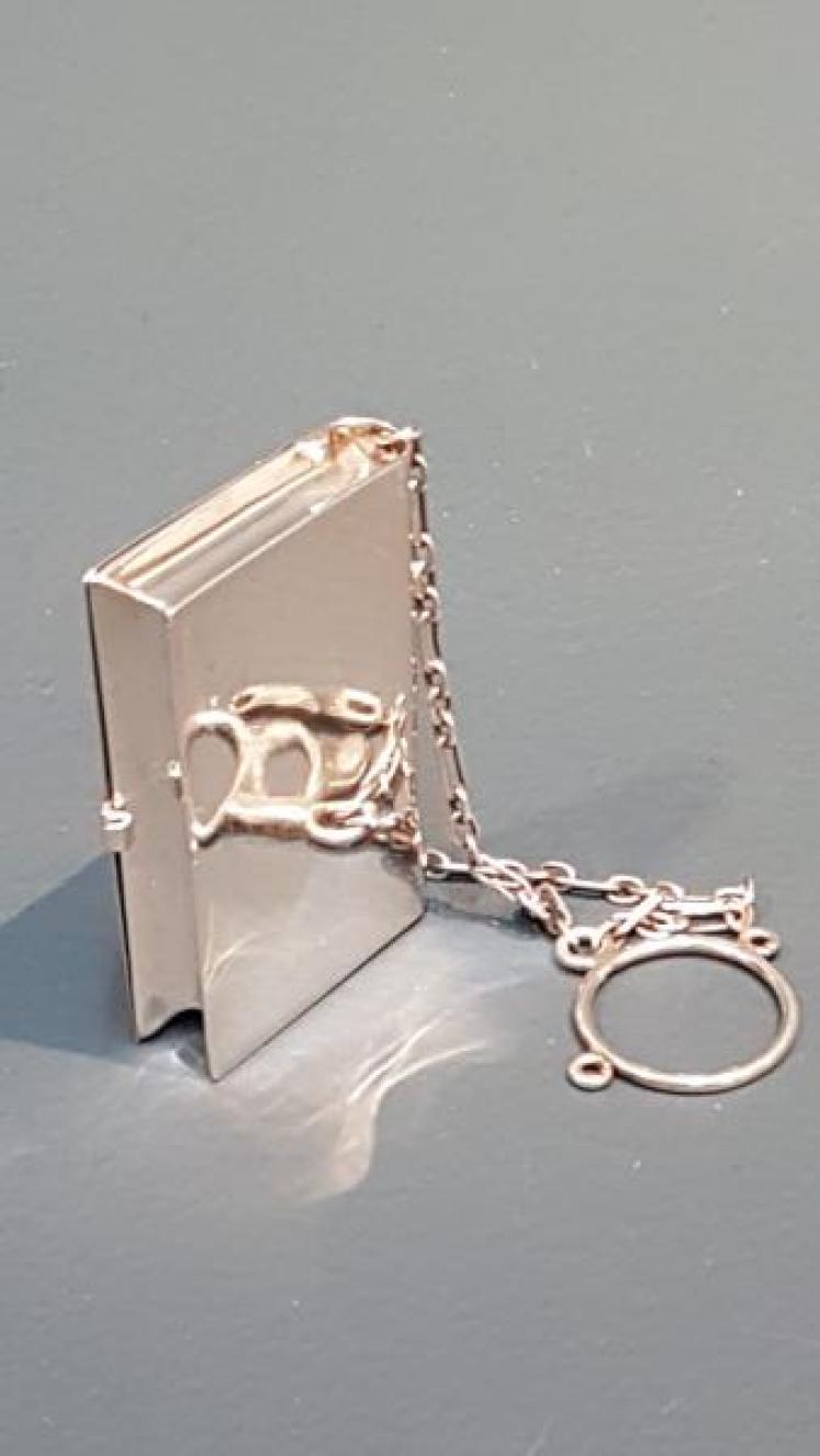 George V Silver Chatelaine Pill Box - Image 2