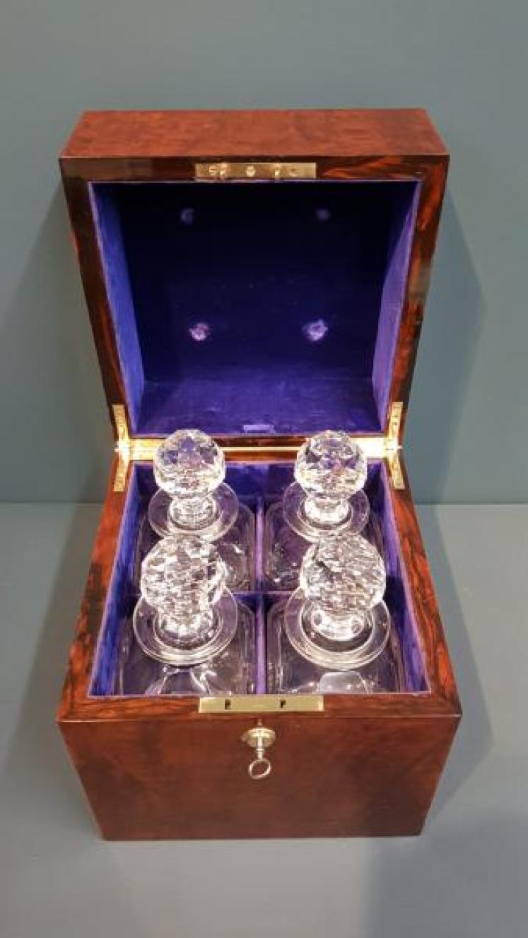 Fine Quality Victorian Walnut Decanter Box - Image 2