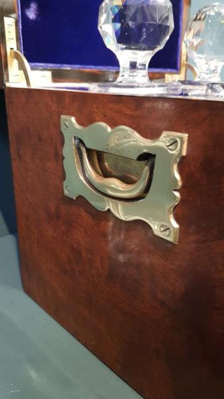 Fine Quality Victorian Walnut Decanter Box - Image 4