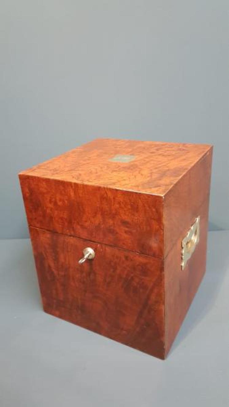 Fine Quality Victorian Walnut Decanter Box - Image 7