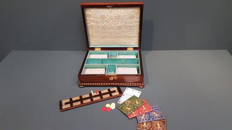 Mid Victorian Rosewood Card and Cribbage Box - Image 1