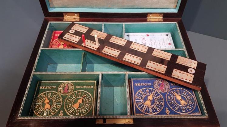 Mid Victorian Rosewood Card and Cribbage Box - Image 3