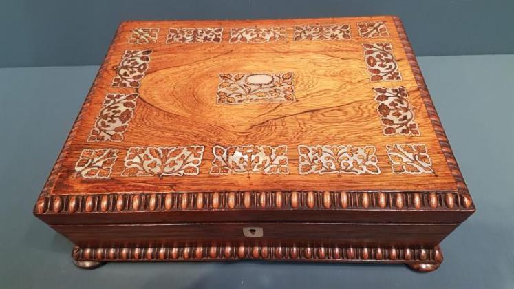 Mid Victorian Rosewood Card and Cribbage Box - Image 5