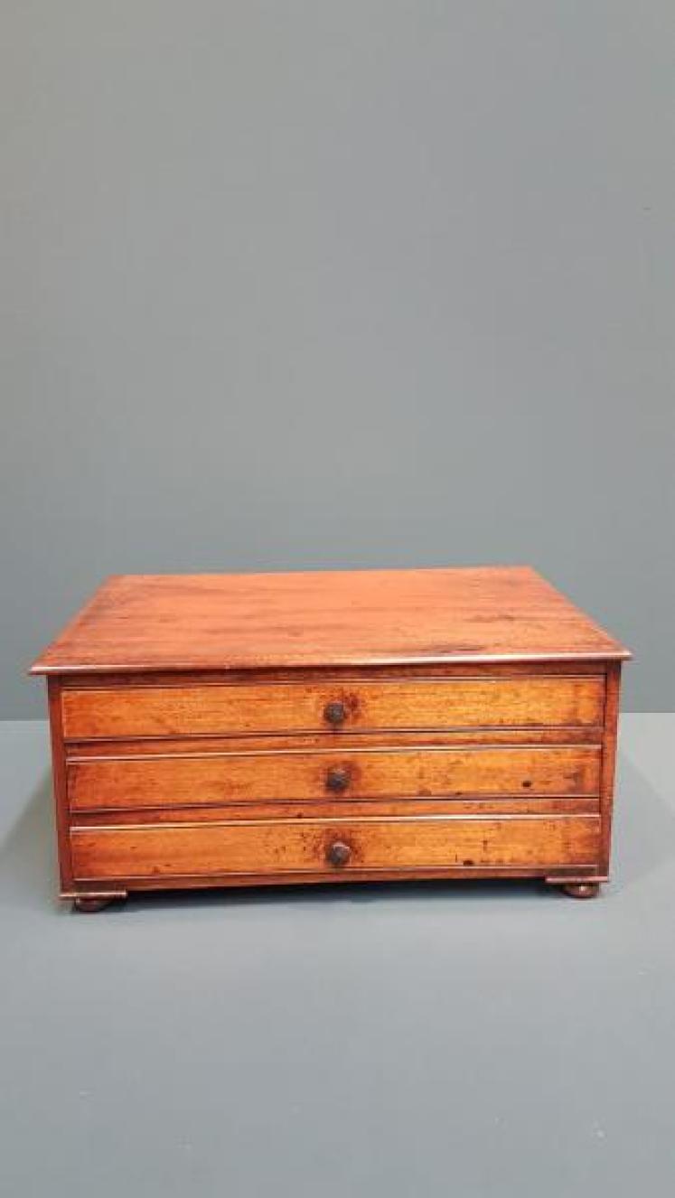 Small Victorian Walnut Table Top Collectors Chest - Image 2