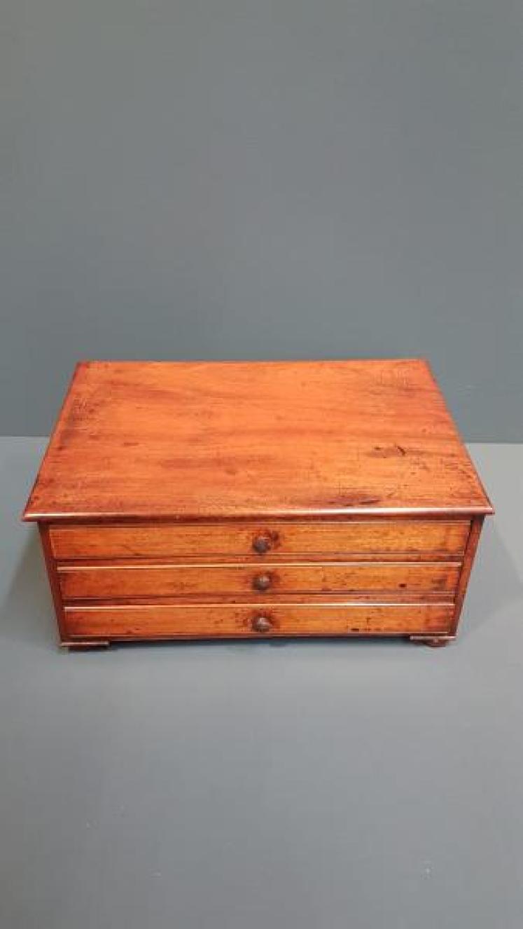 Small Victorian Walnut Table Top Collectors Chest - Image 3