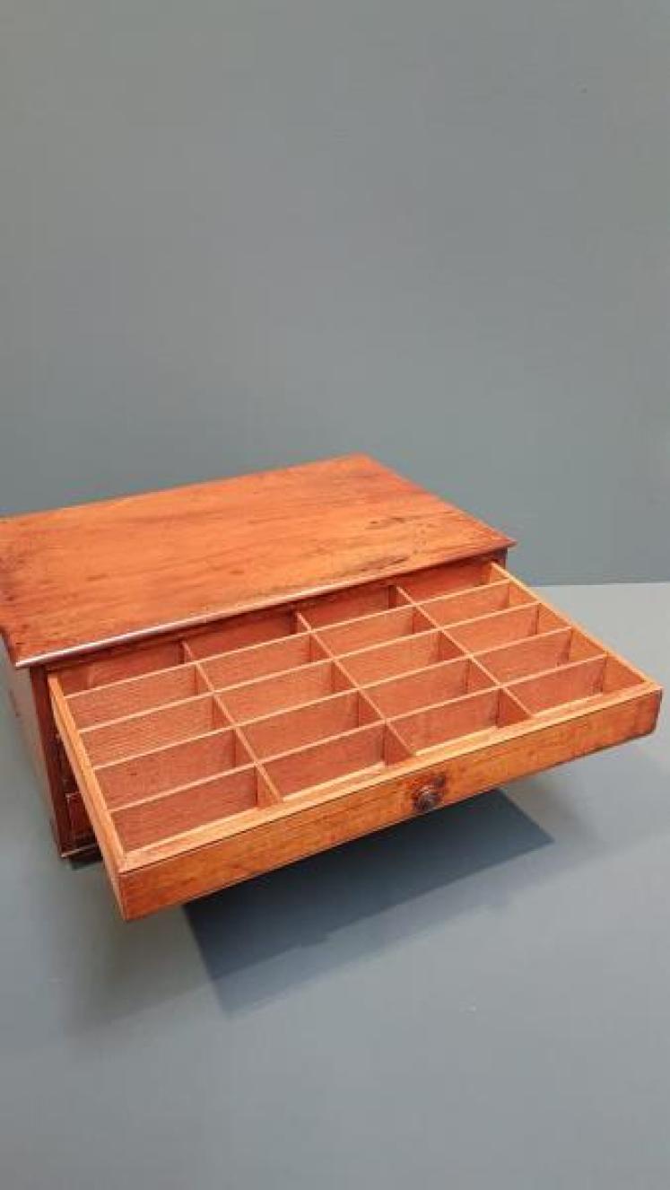 Small Victorian Walnut Table Top Collectors Chest - Image 4