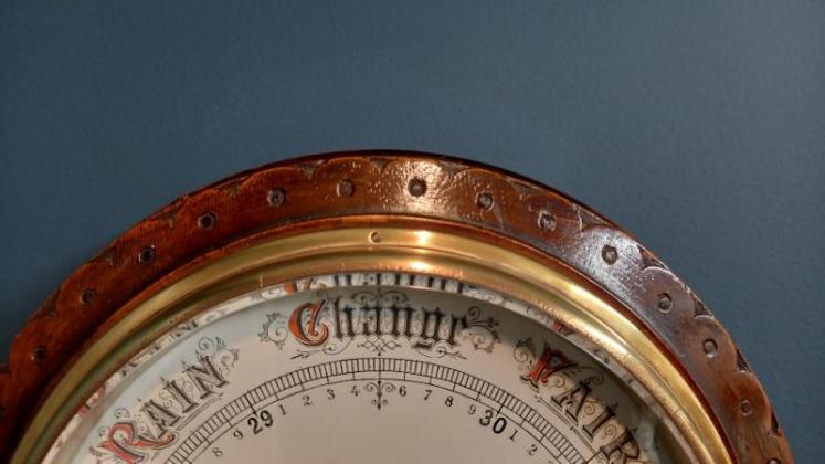 Mid Victorian 10" Porcelain Dial Aneroid Barometer - Image 3