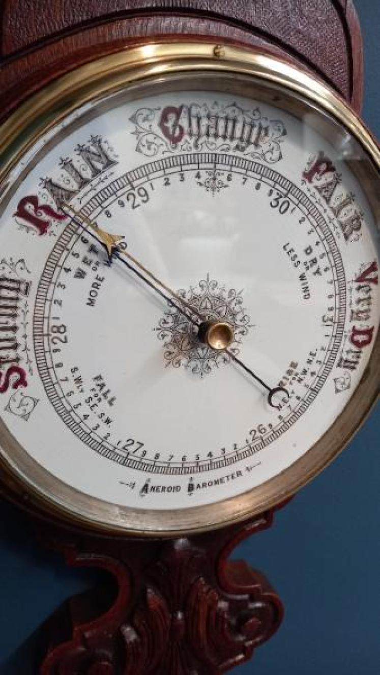 Victorian Polished Oak Porcelain Dial Banjo Barometer - Image 5