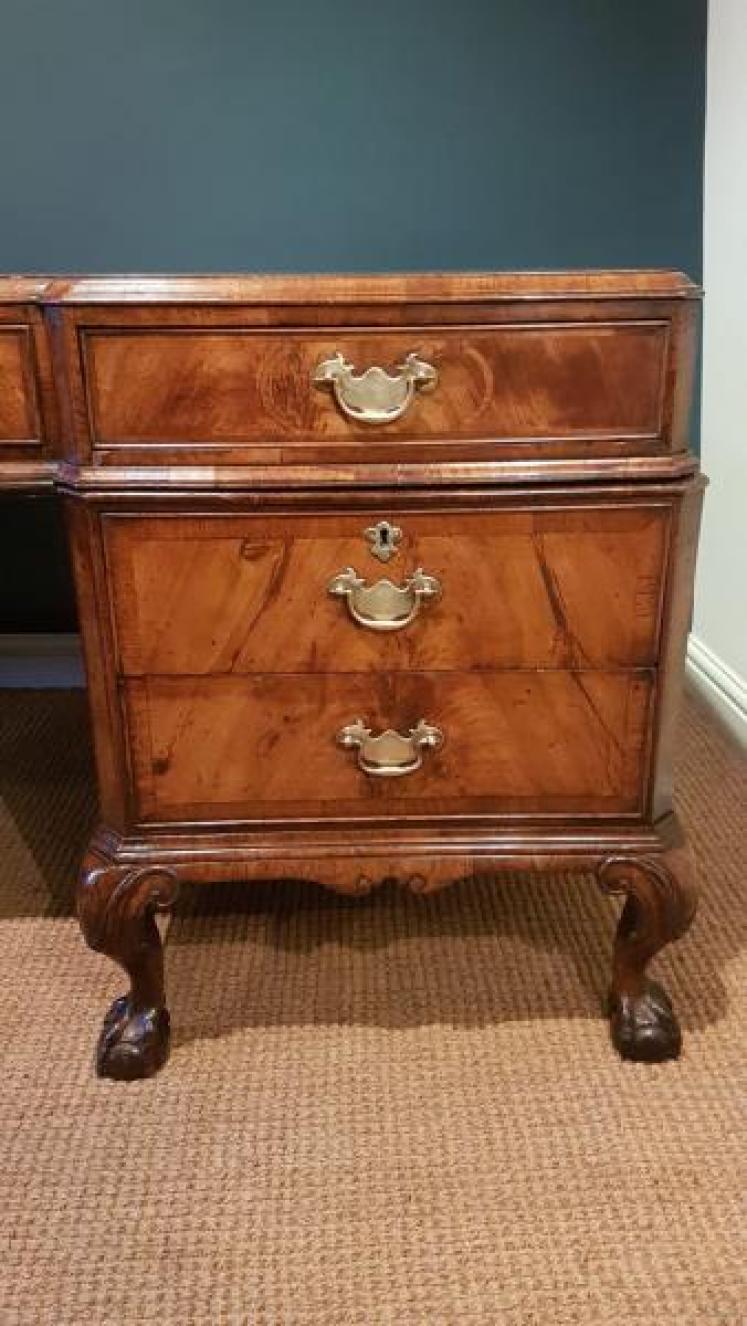 Fine Quality Edwardian Walnut Partners Desk - Image 2