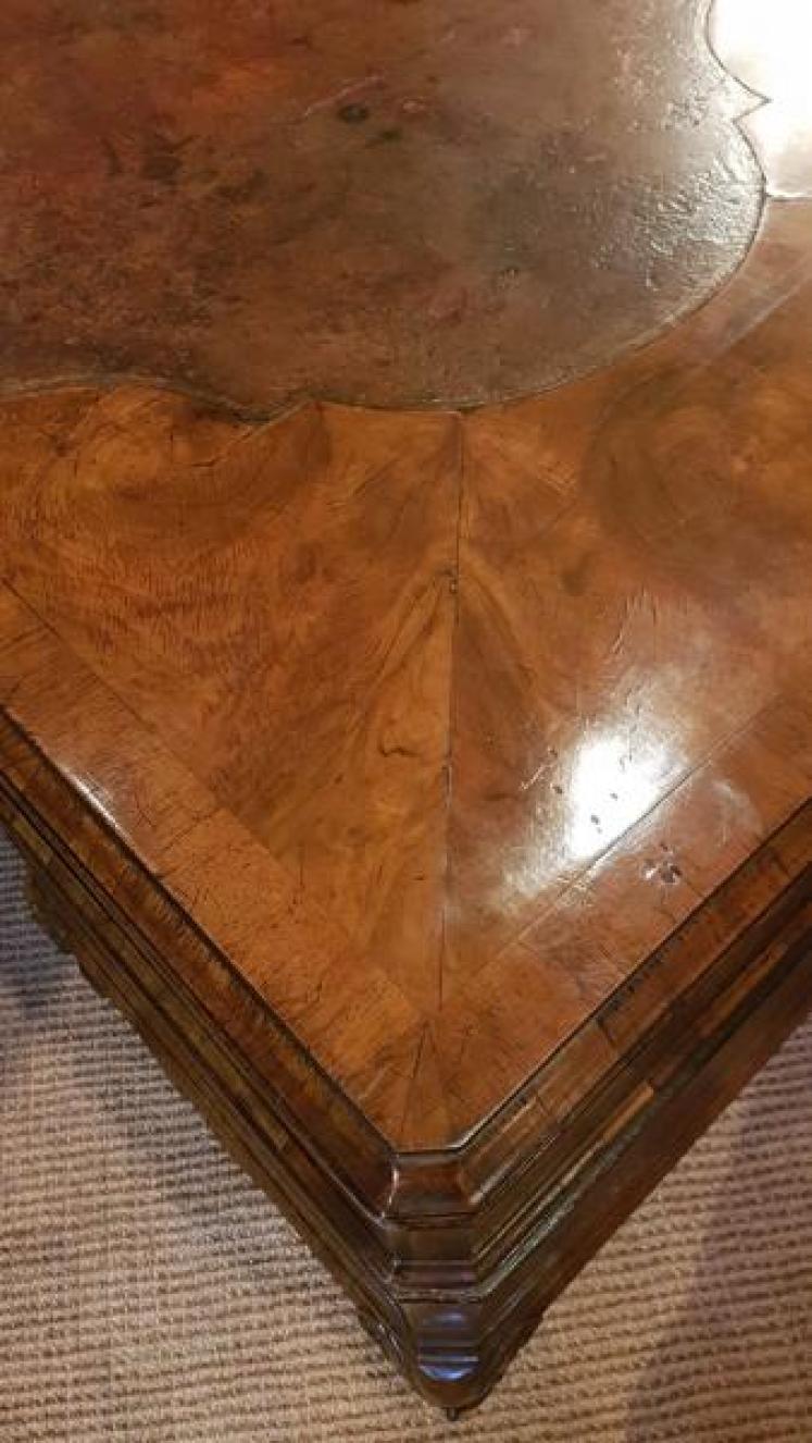 Fine Quality Edwardian Walnut Partners Desk - Image 7