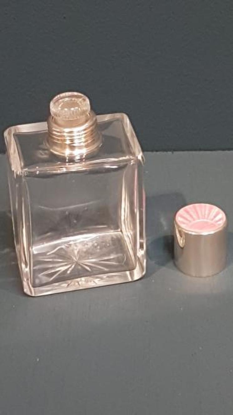 Engine Turned Pink Enamel and Silver Scent Bottle - Image 2