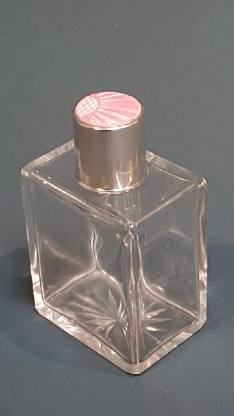 Engine Turned Pink Enamel and Silver Scent Bottle - Image 3