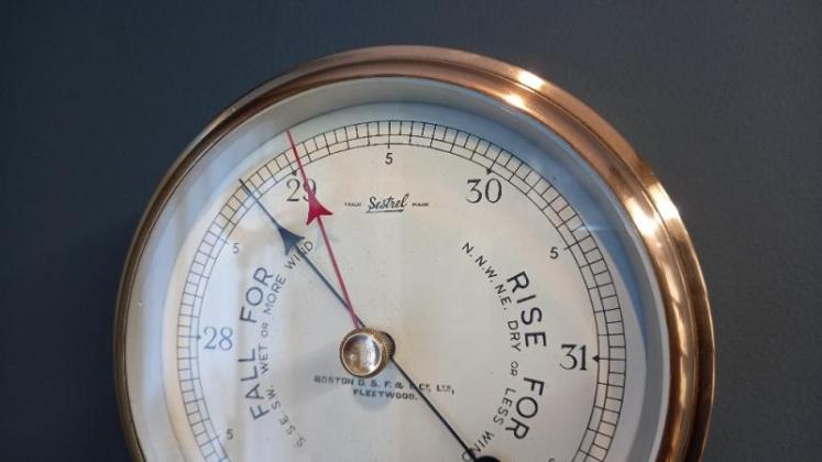 Fleetwood Polished Brass Bulkhead Marine Barometer - Image 2