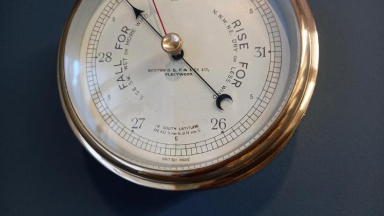 Fleetwood Polished Brass Bulkhead Marine Barometer - Image 3