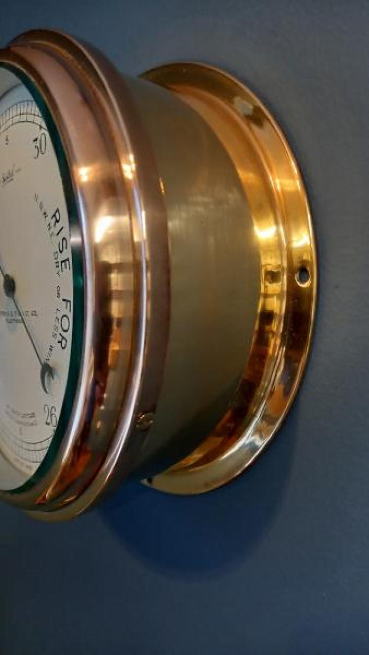 Fleetwood Polished Brass Bulkhead Marine Barometer - Image 4