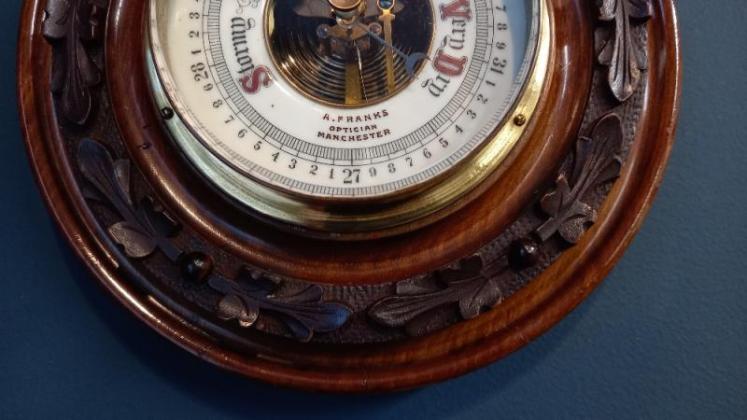 Victorian Walnut Acorn & Oak Leaf Manchester Barometer - Image 5
